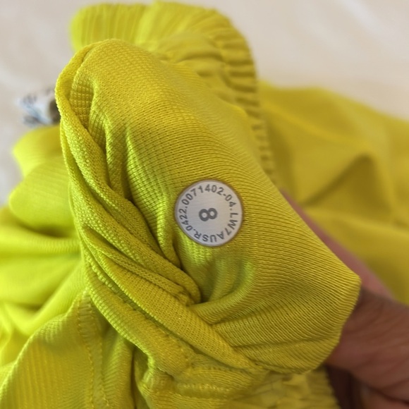 Lululemon Sz 8 Hotty Hots in Yellow - Picture 6 of 6